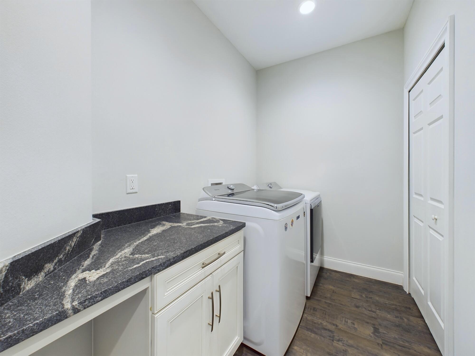 2260 Enjoya Lane Melbourne, FL 32901 - Photo 32 of 41 Laundry Room