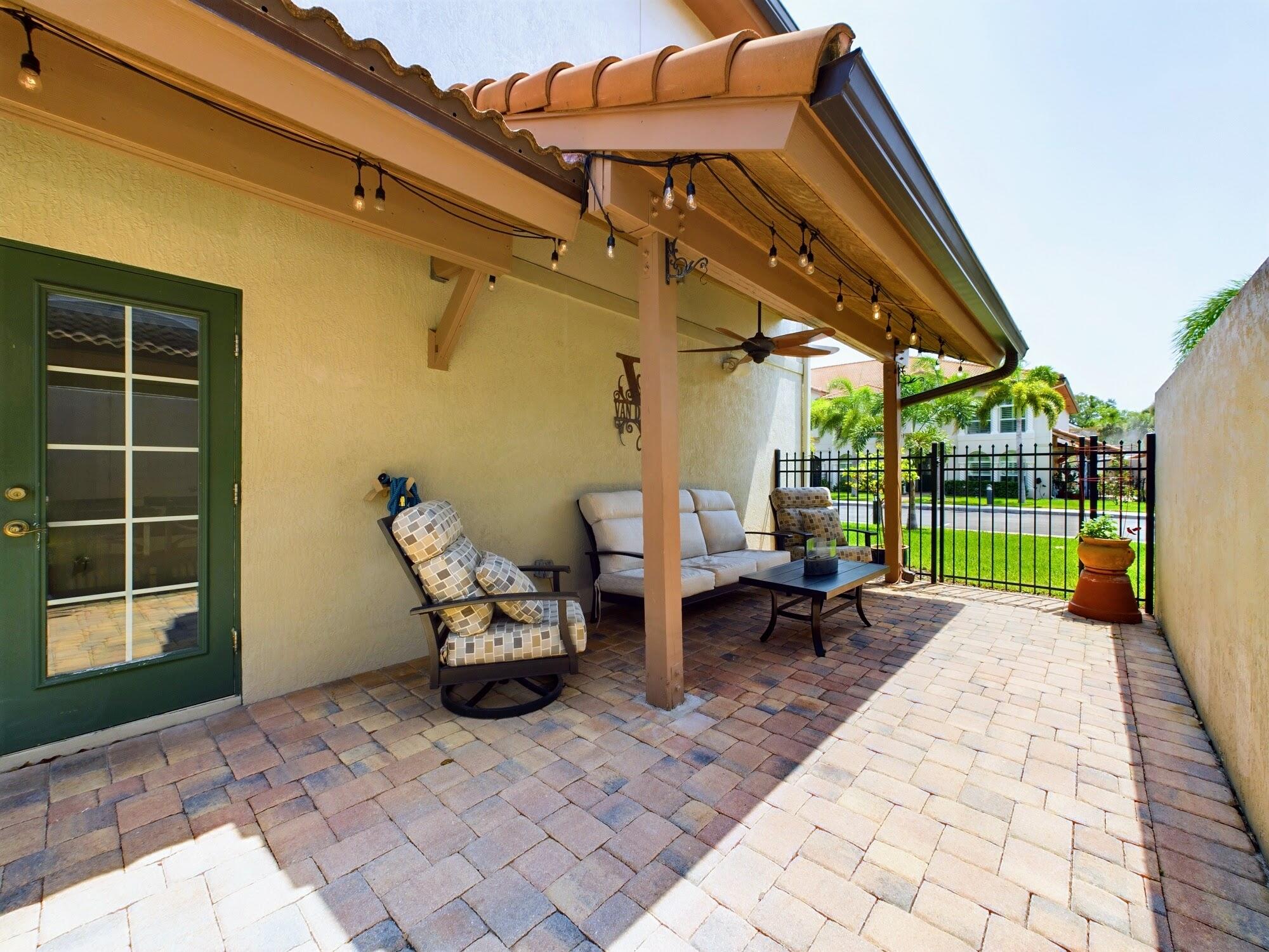 2260 Enjoya Lane Melbourne, FL 32901 - Photo 33 of 41 Back Patio