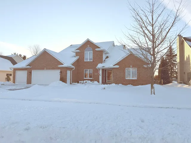 $699,000 | 124 Shelley Lane, De Pere, WI 54115