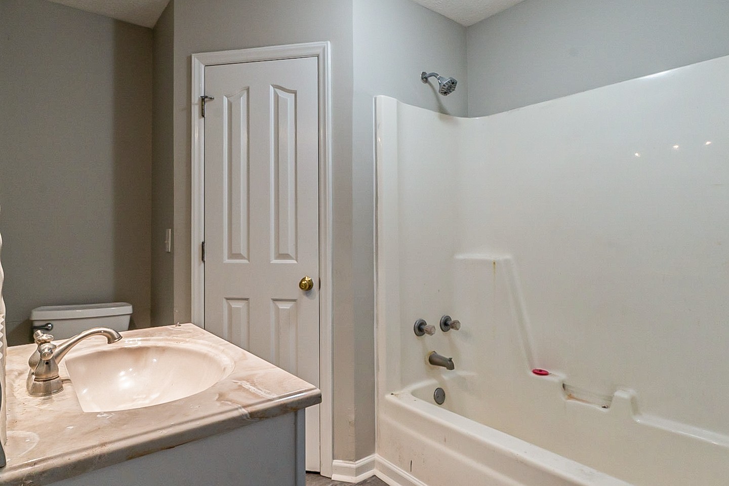 668 Crescent Road Murfreesboro, TN 37128 - Photo 4 of 24 a bathroom with a sink and a bathtub