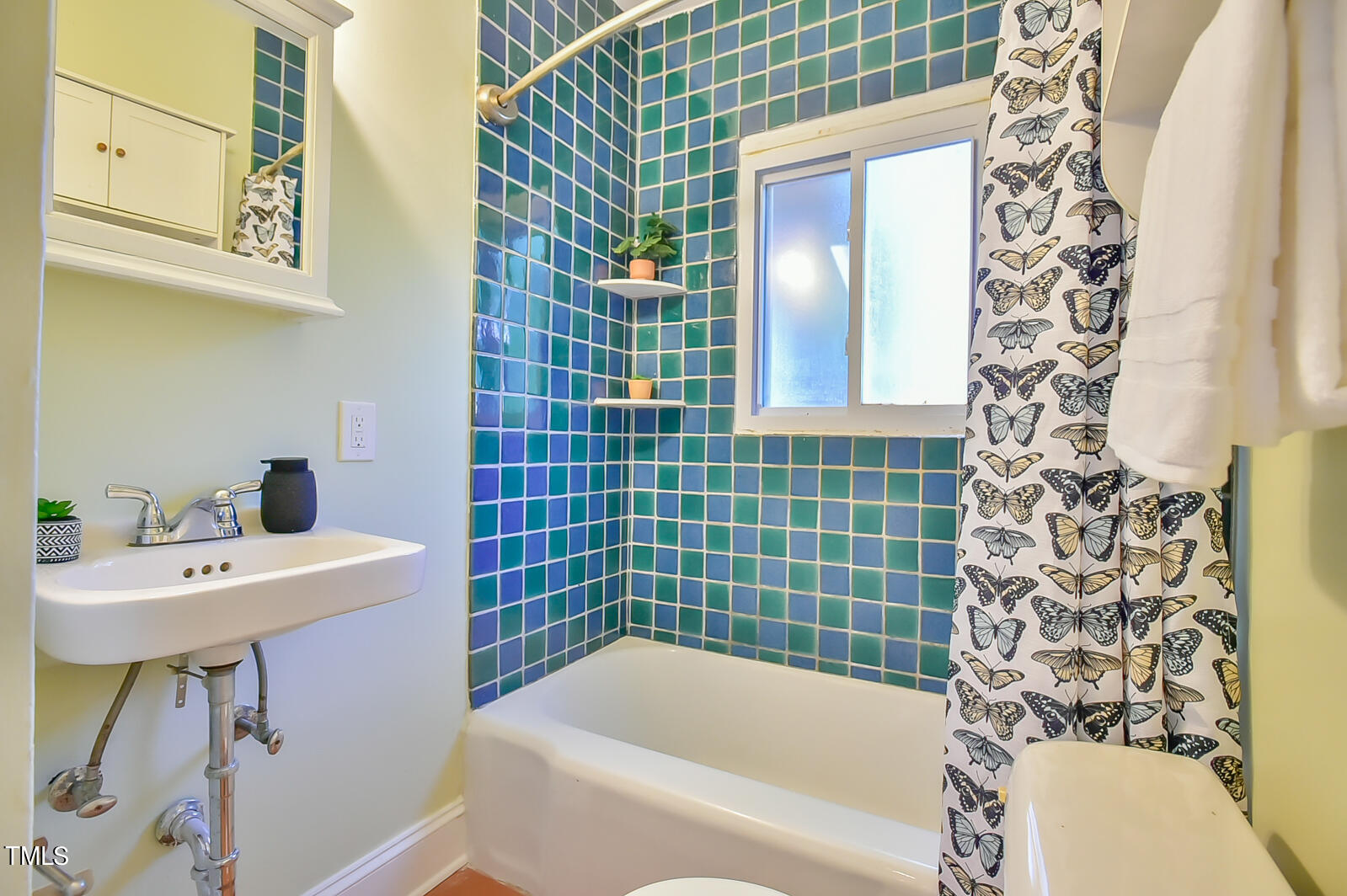 2605 Elgin Street Durham, NC 27704 - Photo 20 of 39 a bathroom with a sink a toilet and shower