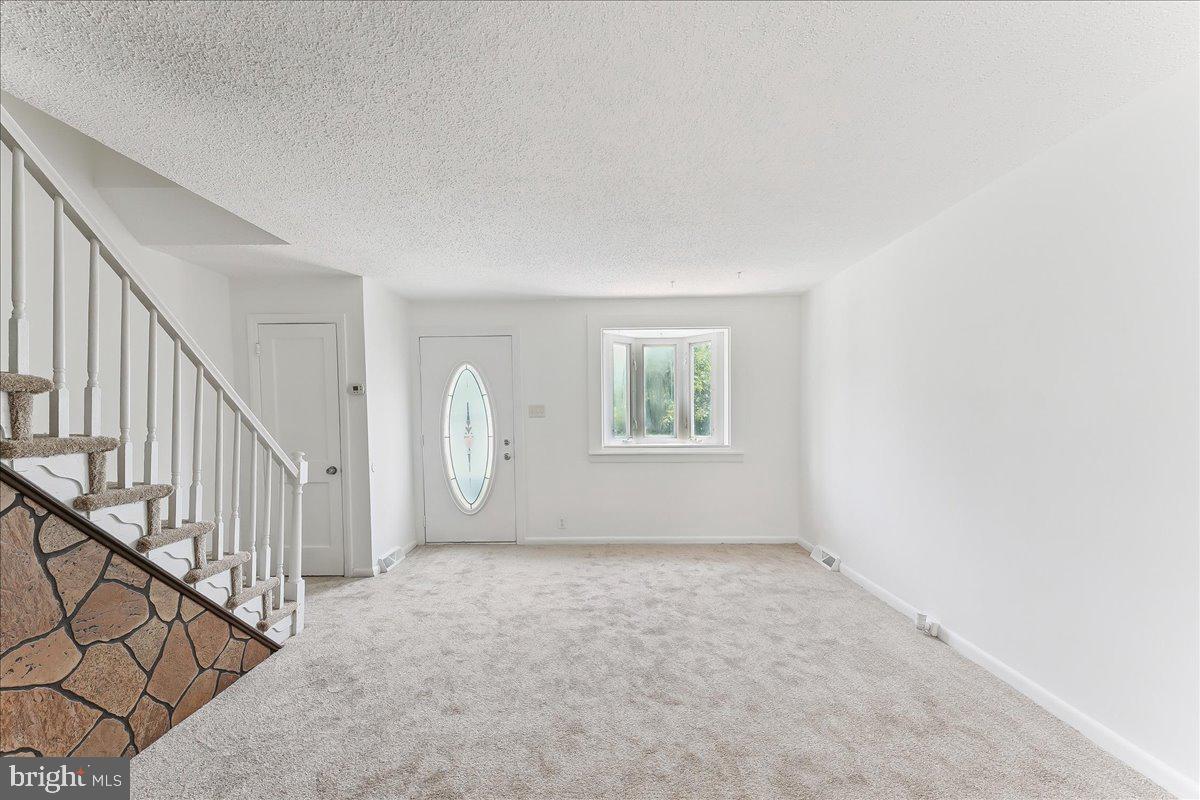 730 Bennington Road Folcroft, PA 19032 - Photo 3 of 28