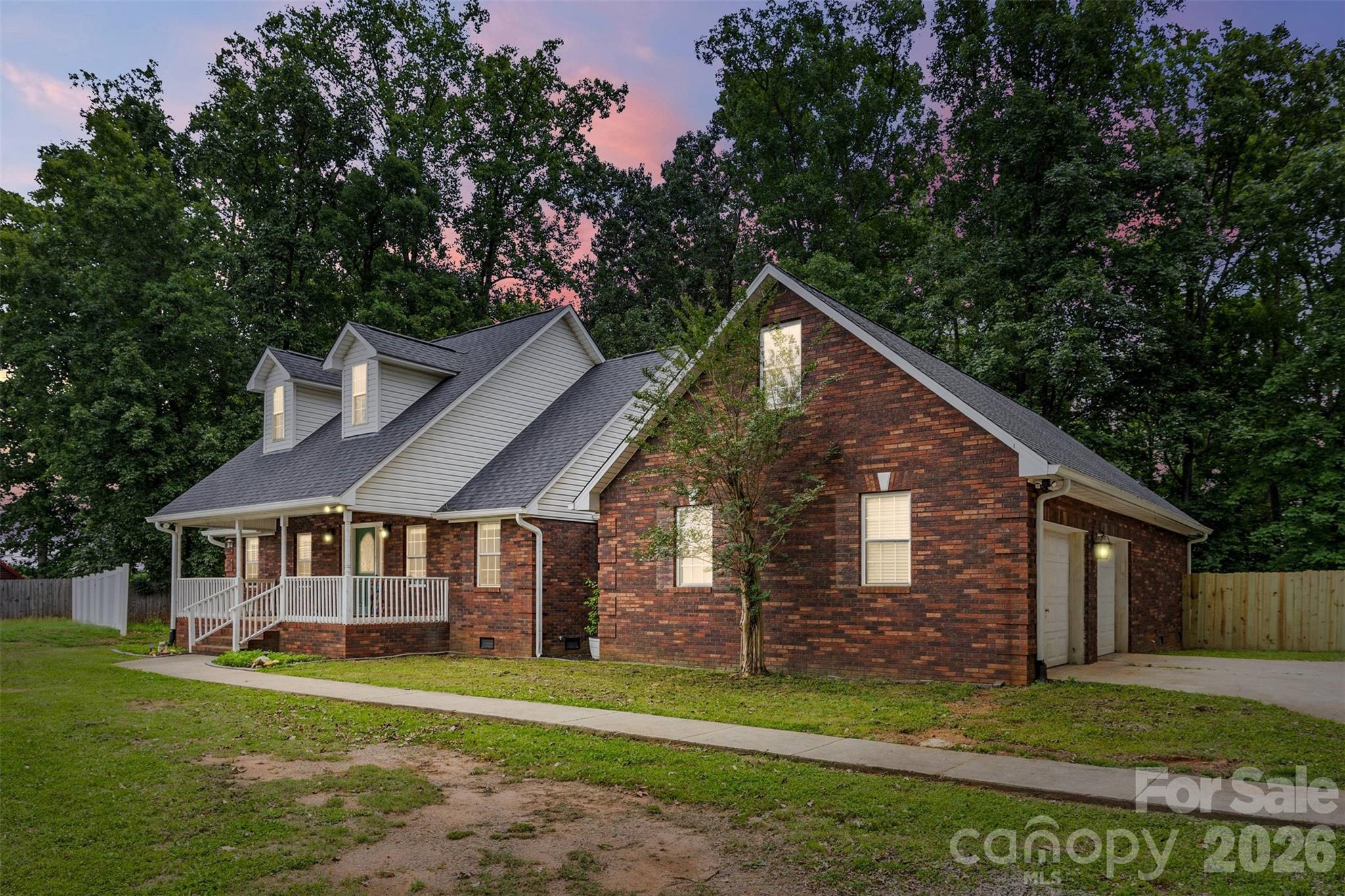 4403 Hubbard Road Charlotte, NC 28269 - Photo 3 of 27 Gallery Image 3