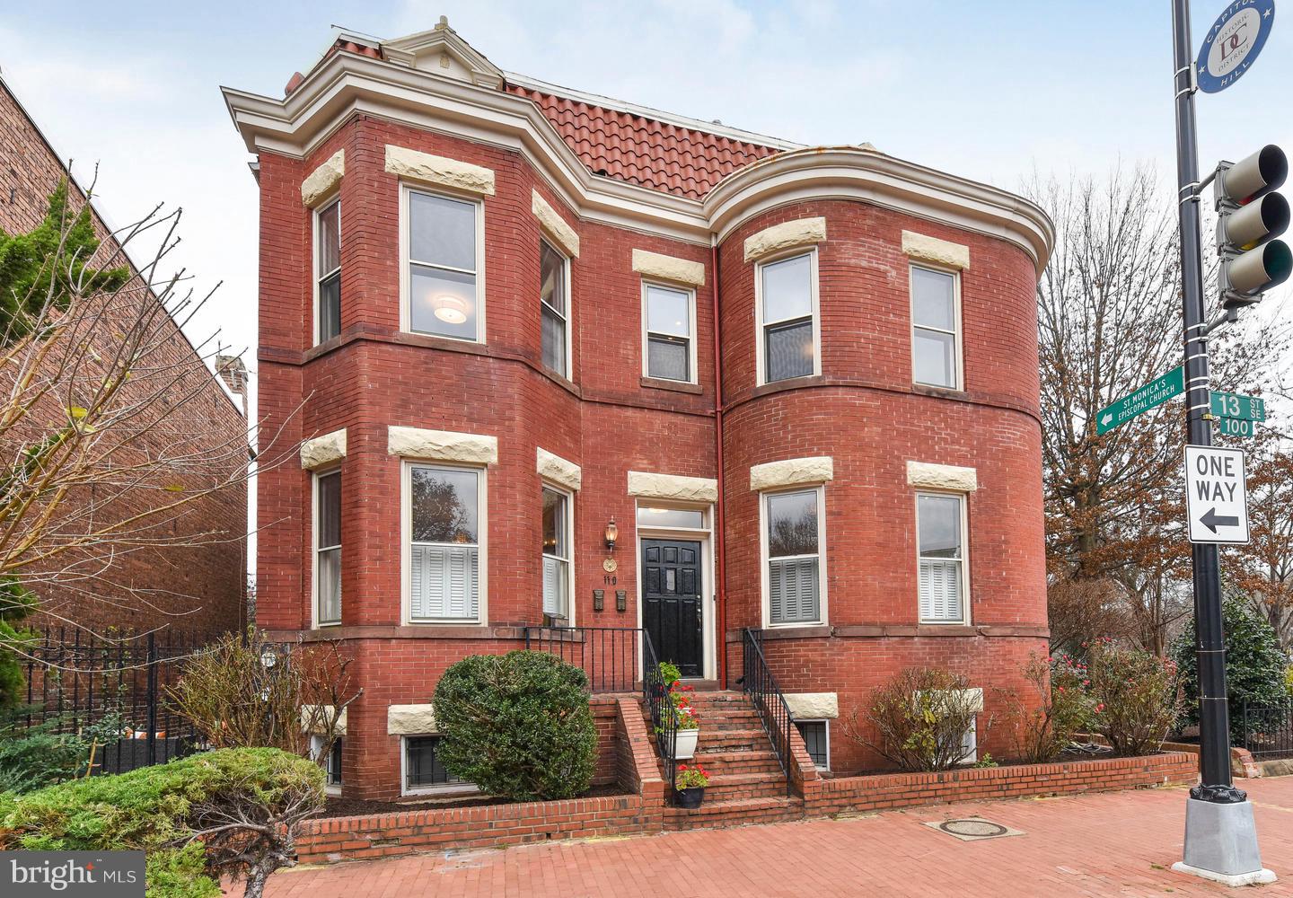 Entertainer's dream home, 3505sf of living space