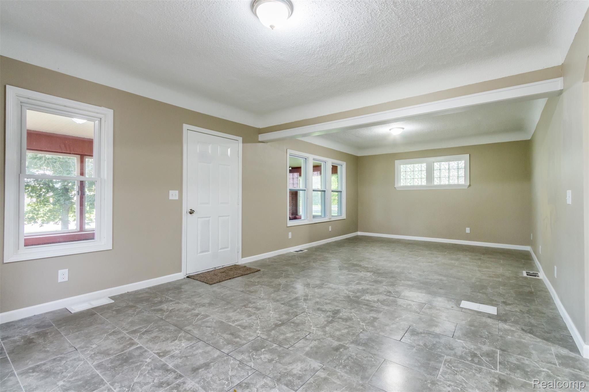 26403 Inkster Road Flat Rock, MI 48134 - Photo 7 of 41 07.jpg