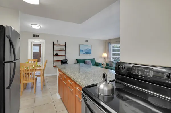 $2,300 | 3212 Northeast 9th Street, Unit A104, Pompano Beach, FL 33062