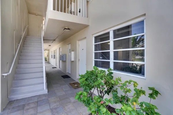 $2,300 | 3212 Northeast 9th Street, Unit A104, Pompano Beach, FL 33062