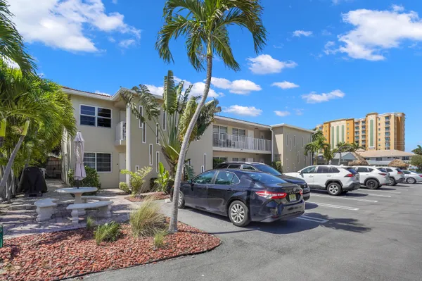 $2,300 | 3212 Northeast 9th Street, Unit A104, Pompano Beach, FL 33062