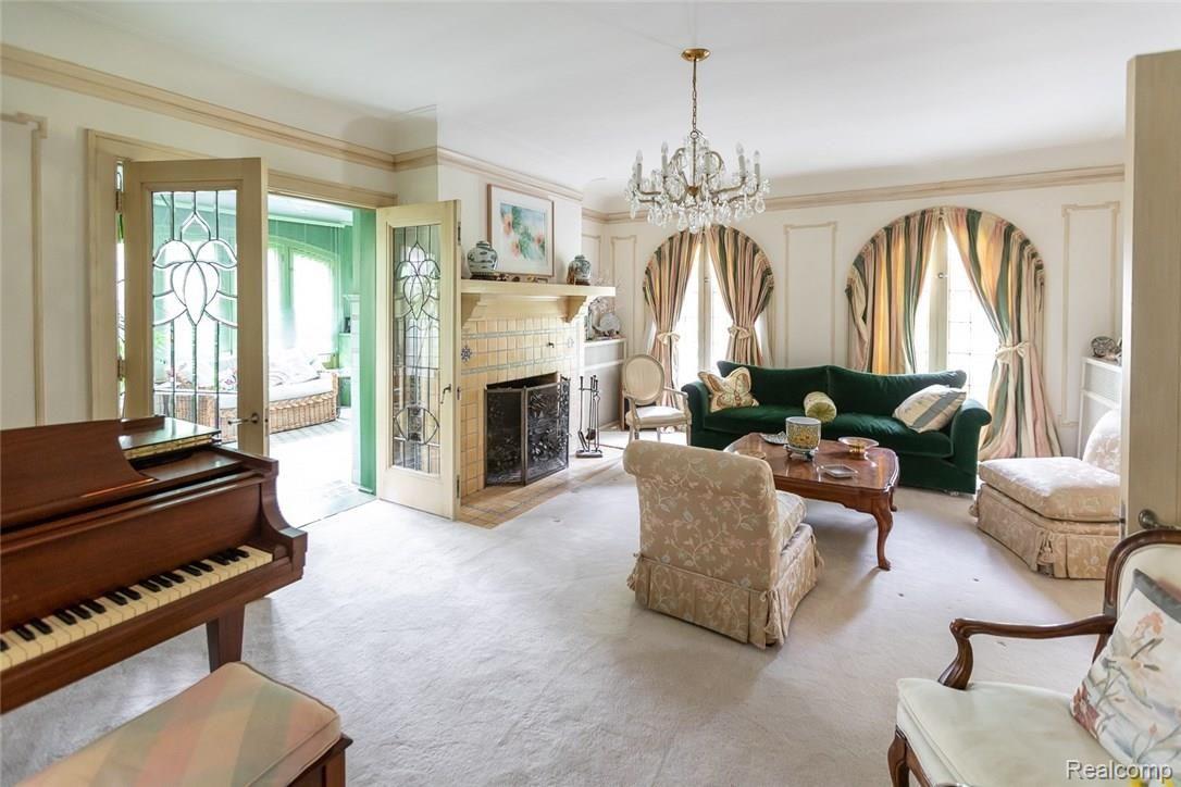1008 Devonshire Road Grosse Pointe, MI 48230 - Photo 12 of 35 1008Devonshire-123.jpg