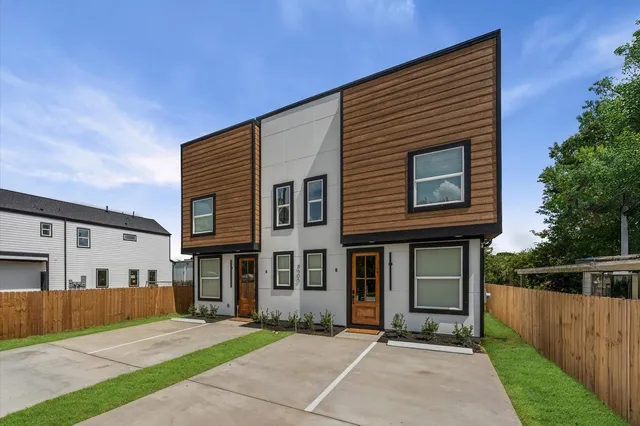 a front view of house with yard