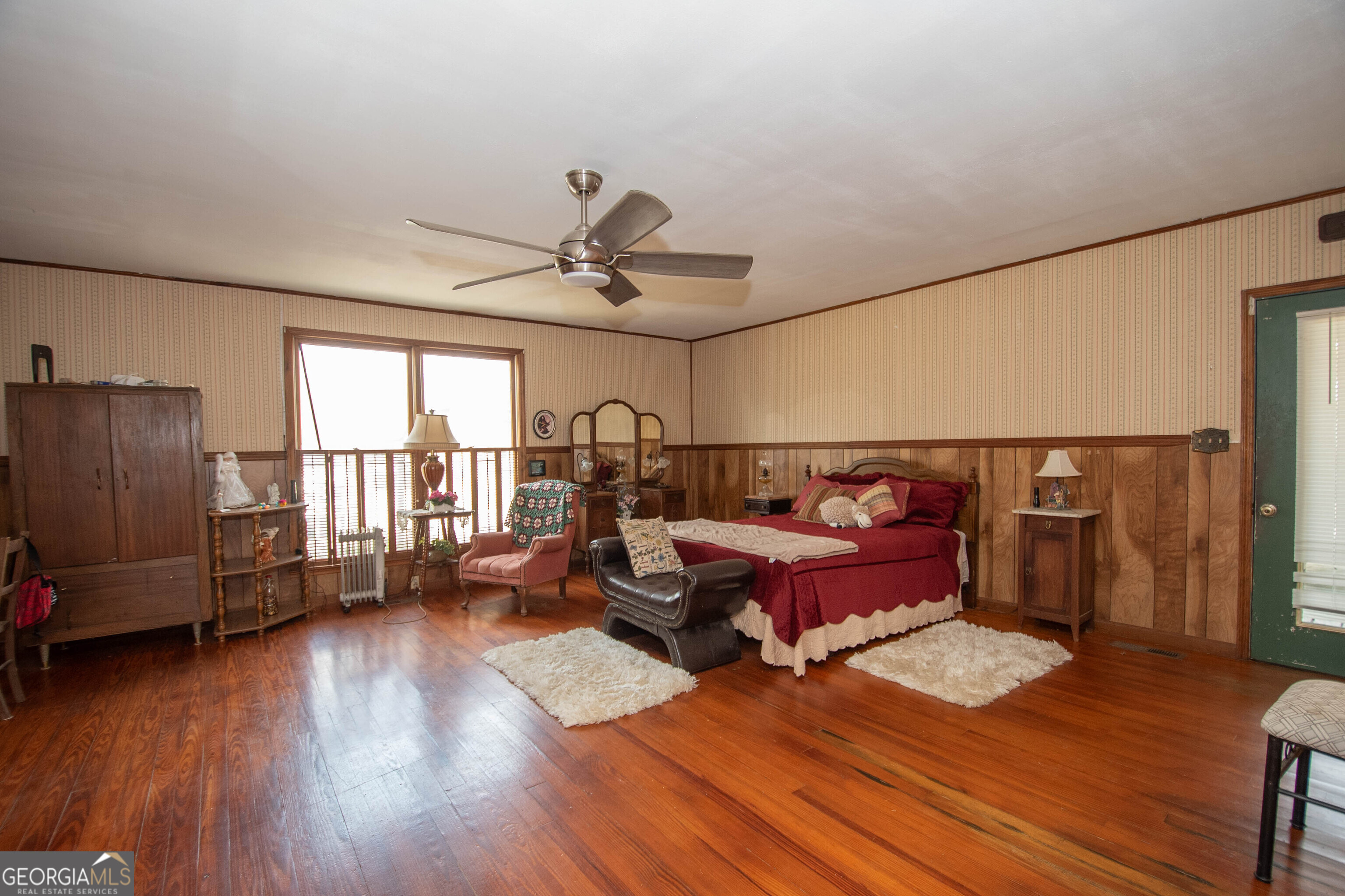 125 Fowler Street Warm Springs, GA 31830 - Photo 21 of 46 a living room with furniture