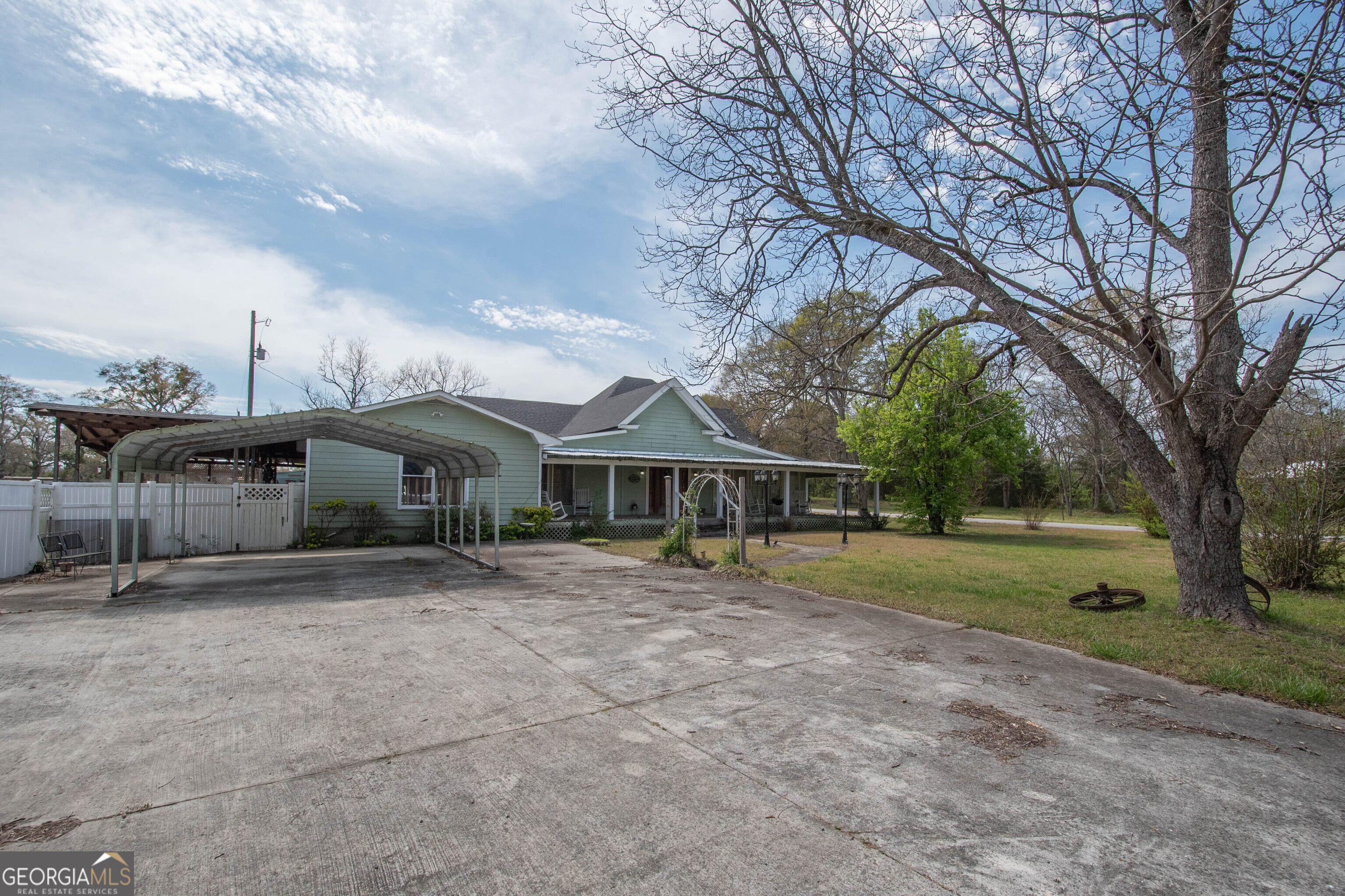 125 Fowler Street Warm Springs, GA 31830 - Photo 44 of 46 a front view of a house with garden