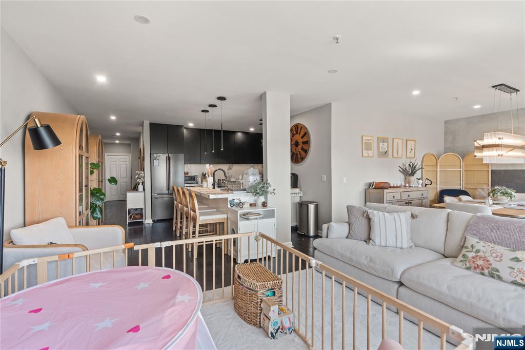 226 The Promenade Edgewater, NJ 07020 - Photo 13 of 33