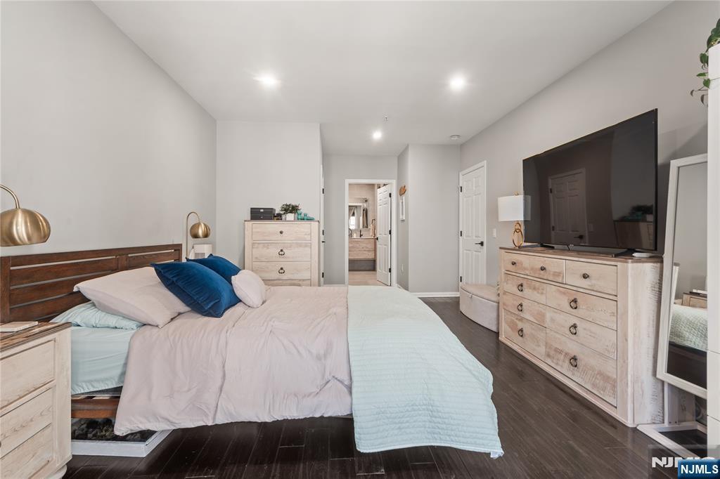 226 The Promenade Edgewater, NJ 07020 - Photo 15 of 33