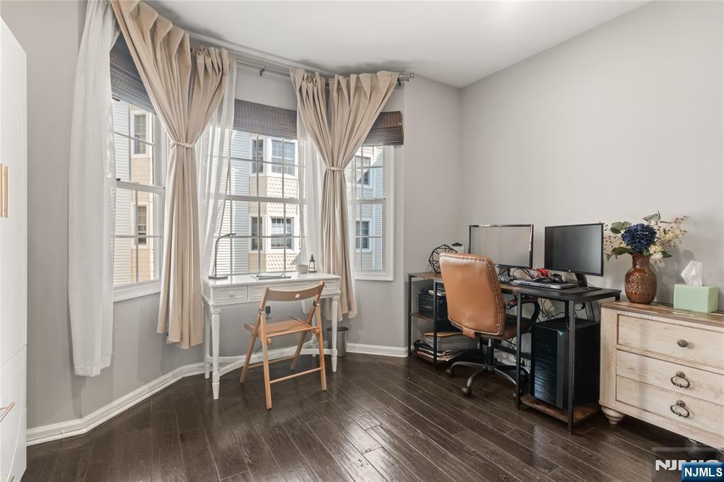 226 The Promenade Edgewater, NJ 07020 - Photo 17 of 33