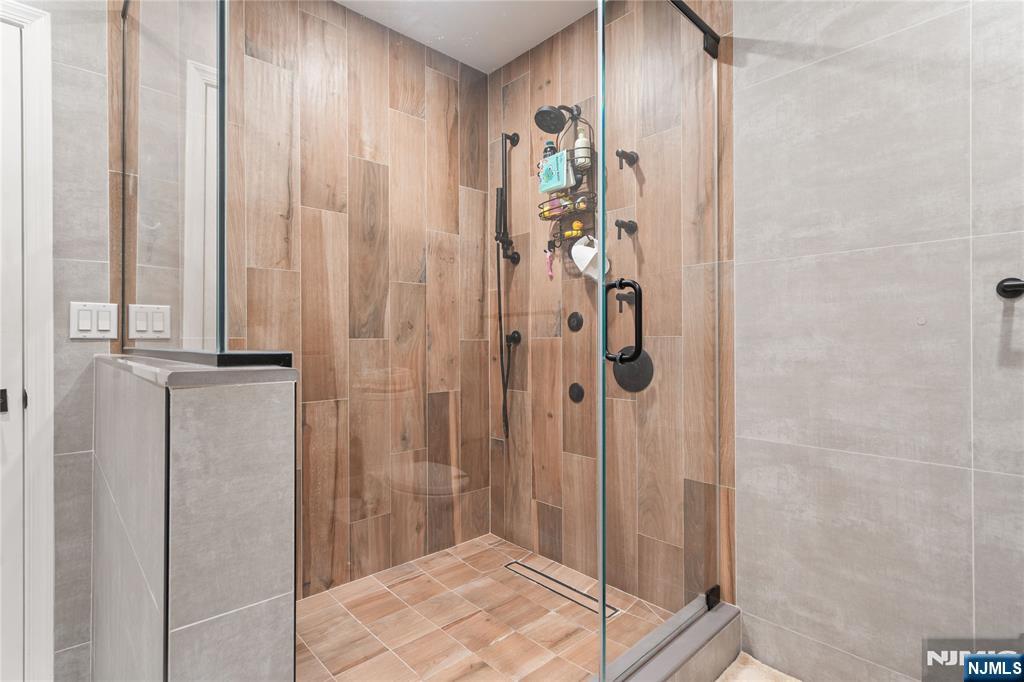 226 The Promenade Edgewater, NJ 07020 - Photo 19 of 33