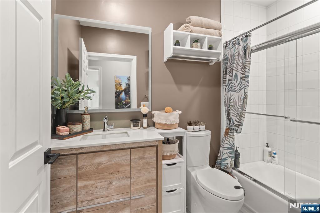 226 The Promenade Edgewater, NJ 07020 - Photo 23 of 33