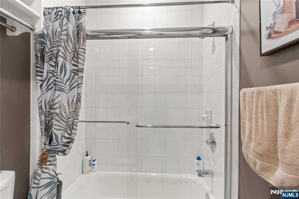 226 The Promenade Edgewater, NJ 07020 - Photo 24 of 33