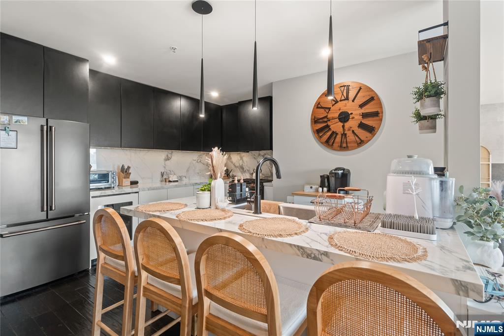 226 The Promenade Edgewater, NJ 07020 - Photo 3 of 33