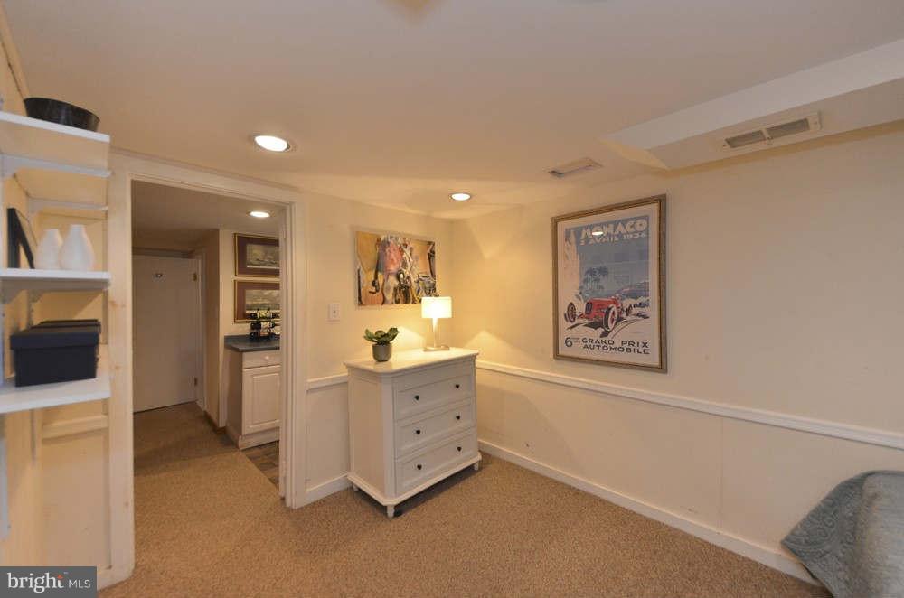 3020 Military Road Arlington, VA 22207 - Photo 16 of 26 a room with furniture and window