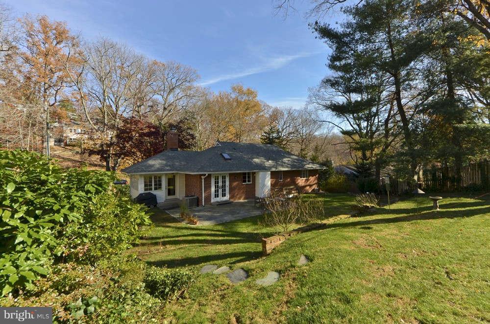 3020 Military Road Arlington, VA 22207 - Photo 25 of 26 a front view of a house with a yard