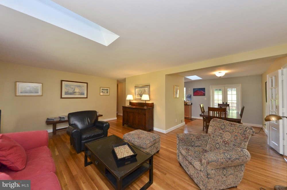 3020 Military Road Arlington, VA 22207 - Photo 4 of 26 a living room with furniture