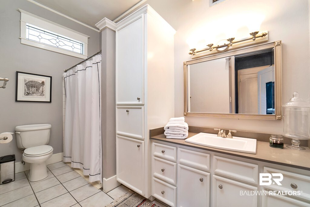 1811 Spring Hill Avenue Mobile, AL 36607 - Photo 14 of 37 Master Bath