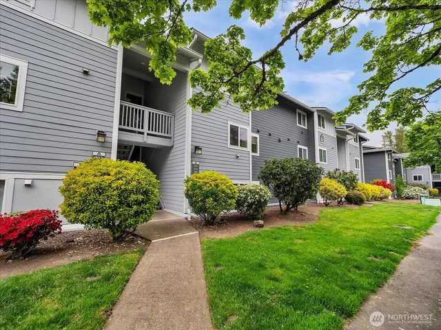 $425,000 | 14002 Northeast 181st Place, Unit A204, Woodinville, WA 98072