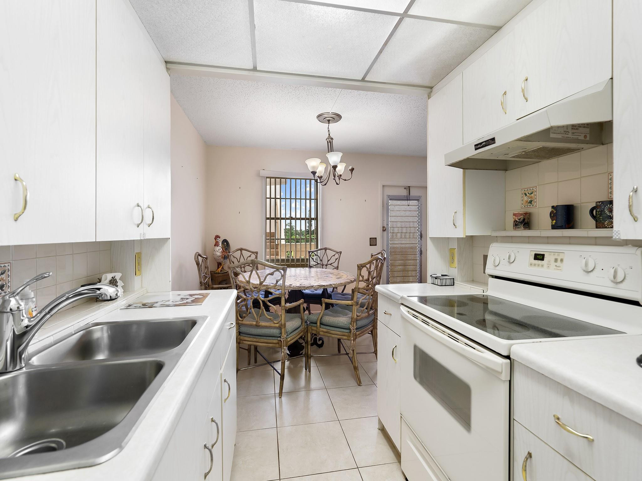 3003 Guildford East, Unit 3003 Boca Raton, FL 33434 - Photo 4 of 25 Photo 4
