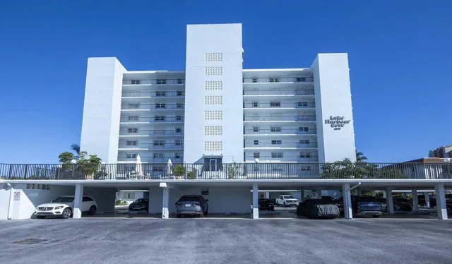 $3,200 | 3040 Lake Shore Drive, Unit 504, Riviera Beach, FL 33404