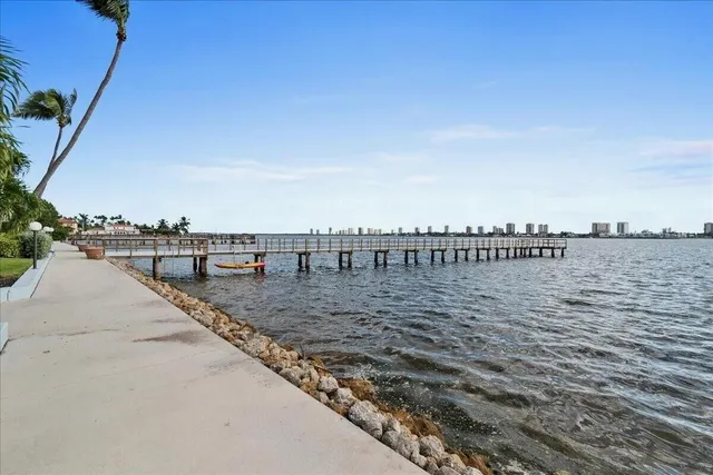 $3,200 | 3040 Lake Shore Drive, Unit 504, Riviera Beach, FL 33404