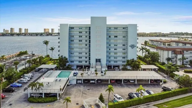 $3,200 | 3040 Lake Shore Drive, Unit 504, Riviera Beach, FL 33404