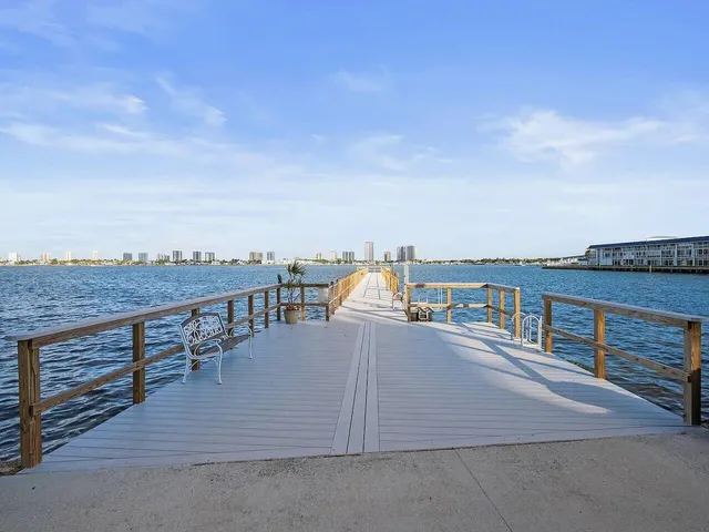 $3,200 | 3040 Lake Shore Drive, Unit 504, Riviera Beach, FL 33404