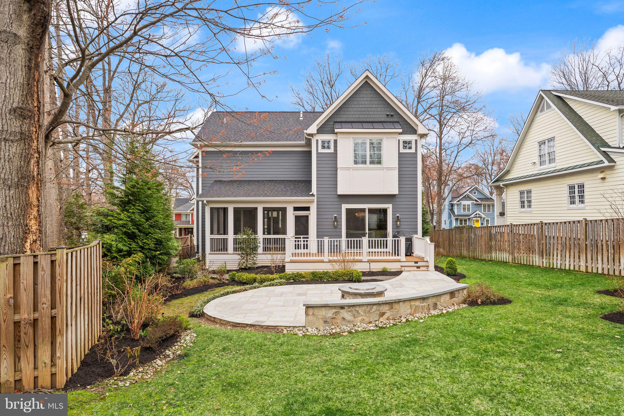 118 Oak Street Southwest Vienna, VA 22180 - Photo 2 of 32