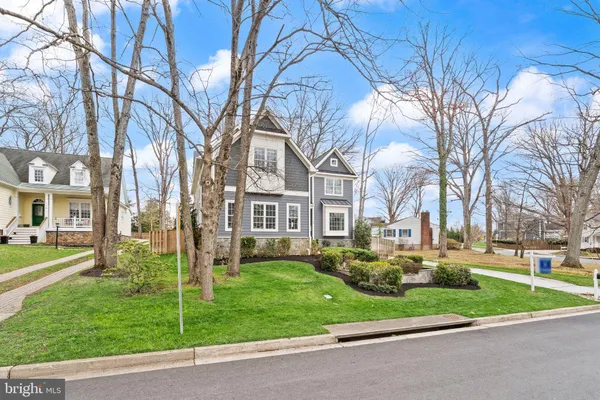 $2,399,999 | 118 Oak Street Southwest, Vienna, VA 22180