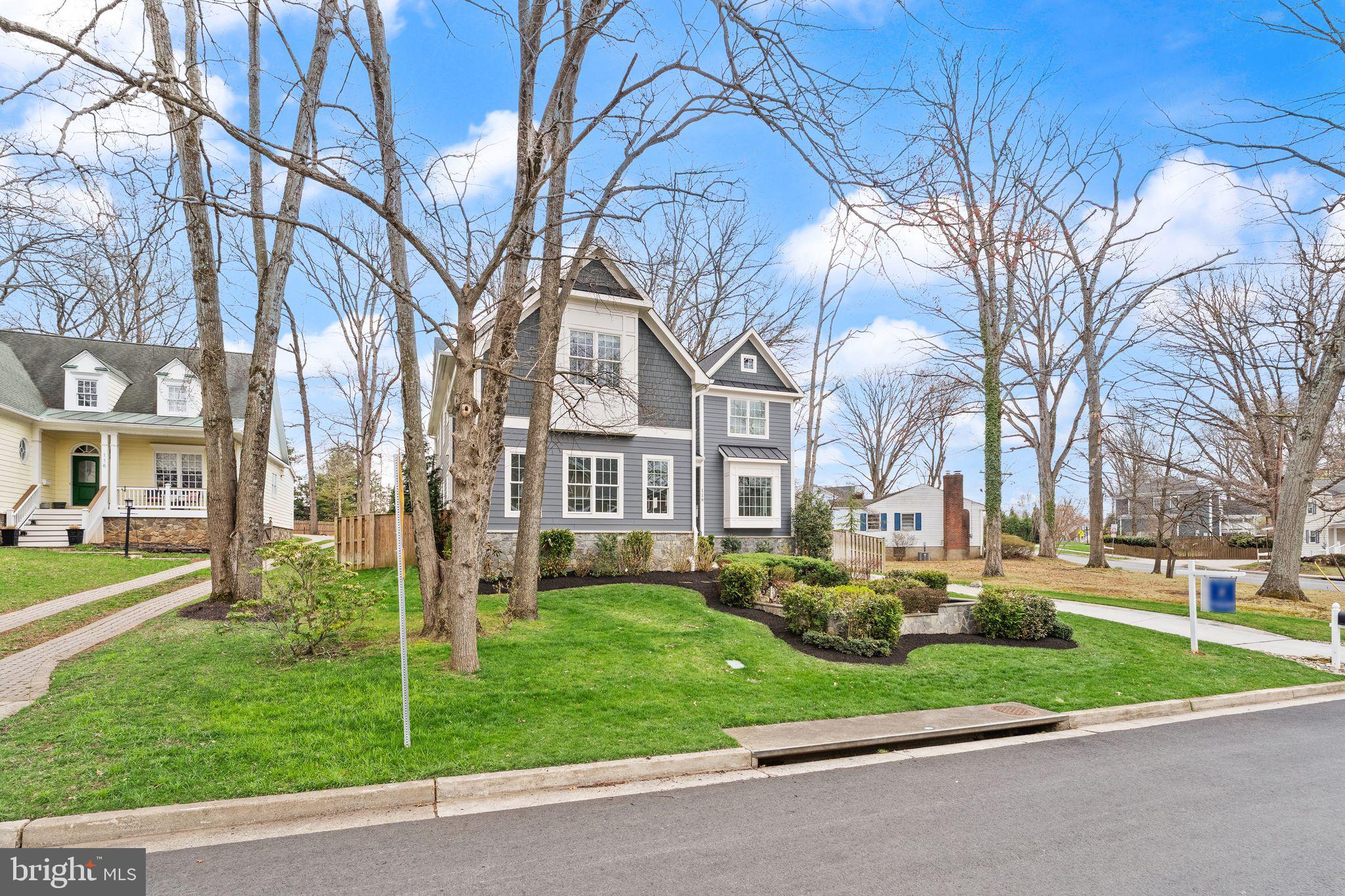 118 Oak Street Southwest Vienna, VA 22180 - Photo 5 of 32