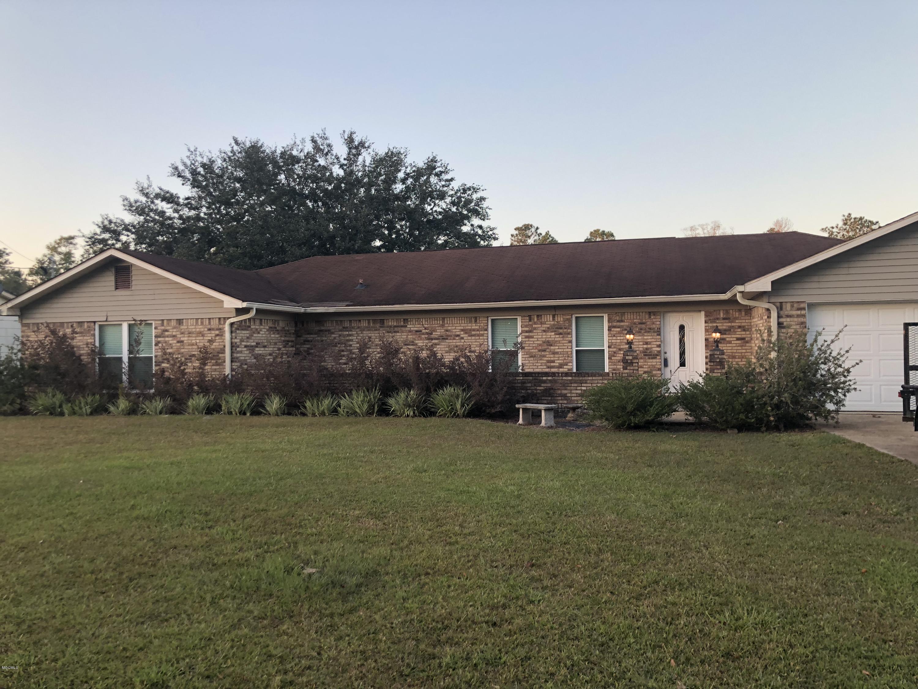 6001 Perry Street Moss Point, MS 39562 - Photo 3 of 28 D2D34800-B9F4-4F63-A803-DB501346C846