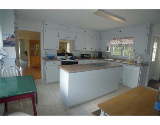 16 Lakeview Road West Boothbay Harbor, ME 04575 - Photo 7 of 19 Kitchen.