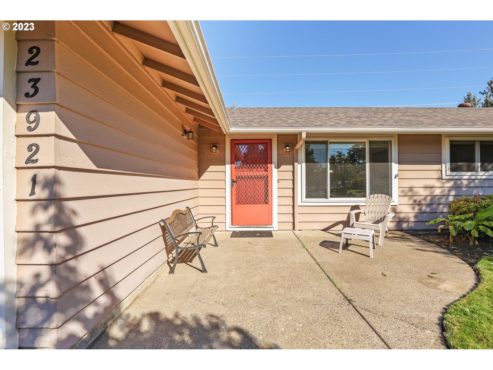 23921 Southeast Oak Street Gresham, OR 97030 - Photo 23 of 46 a building outdoor space with patio furniture and potted plants