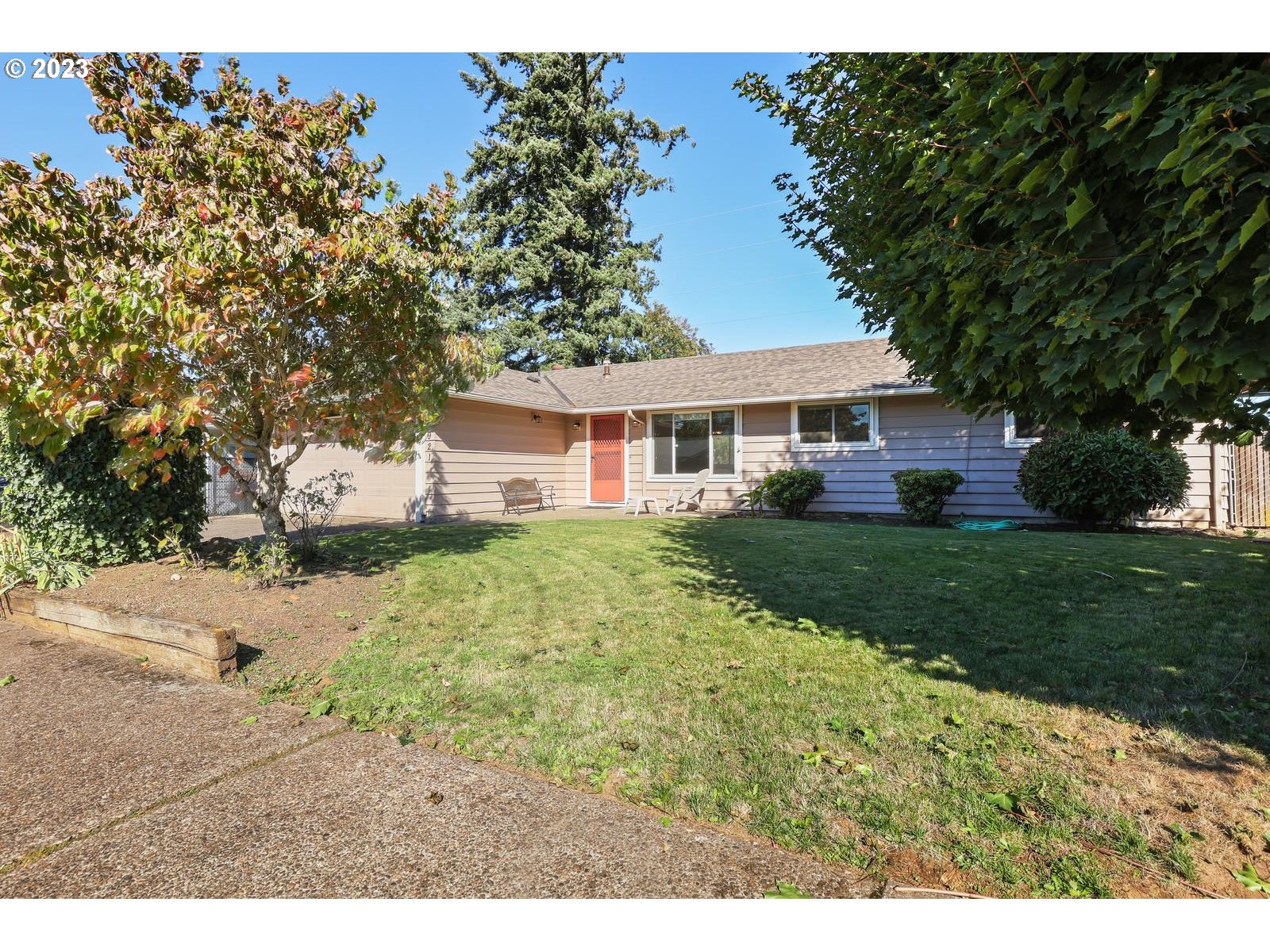 23921 Southeast Oak Street Gresham, OR 97030 - Photo 3 of 46 a view of a yard in front of house