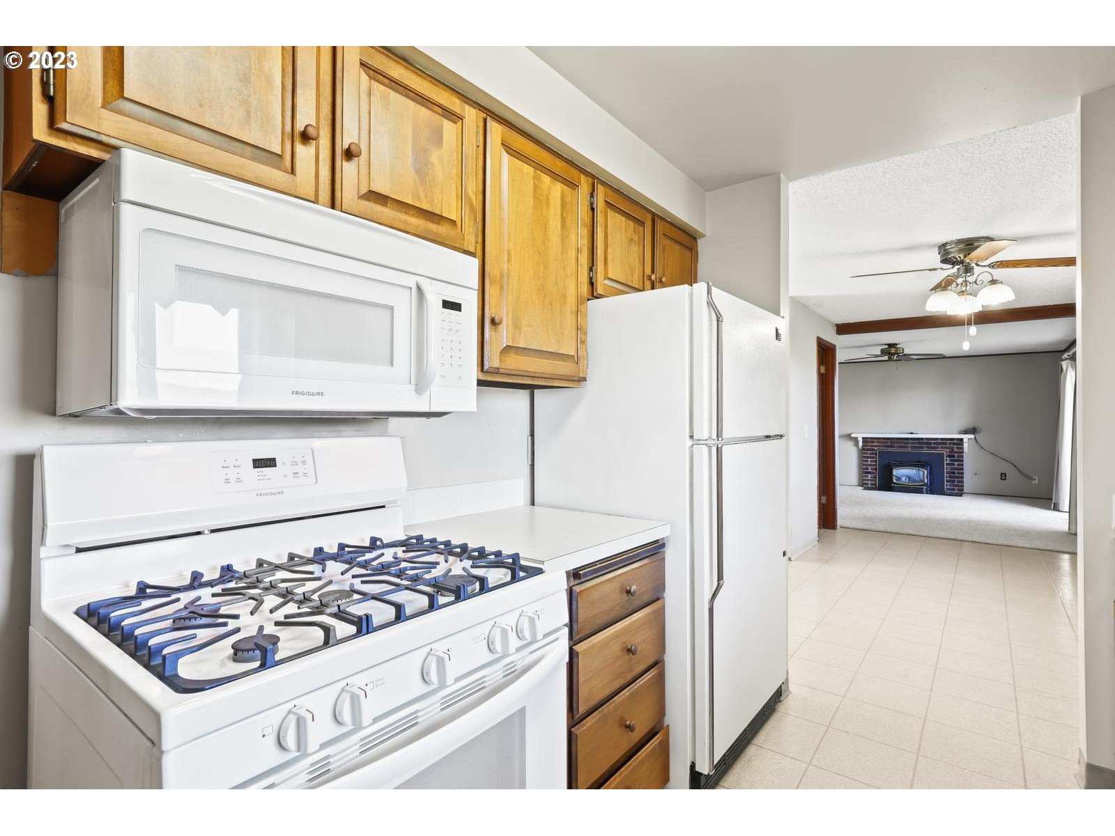 23921 Southeast Oak Street Gresham, OR 97030 - Photo 35 of 46 a kitchen with granite countertop a sink stove and refrigerator