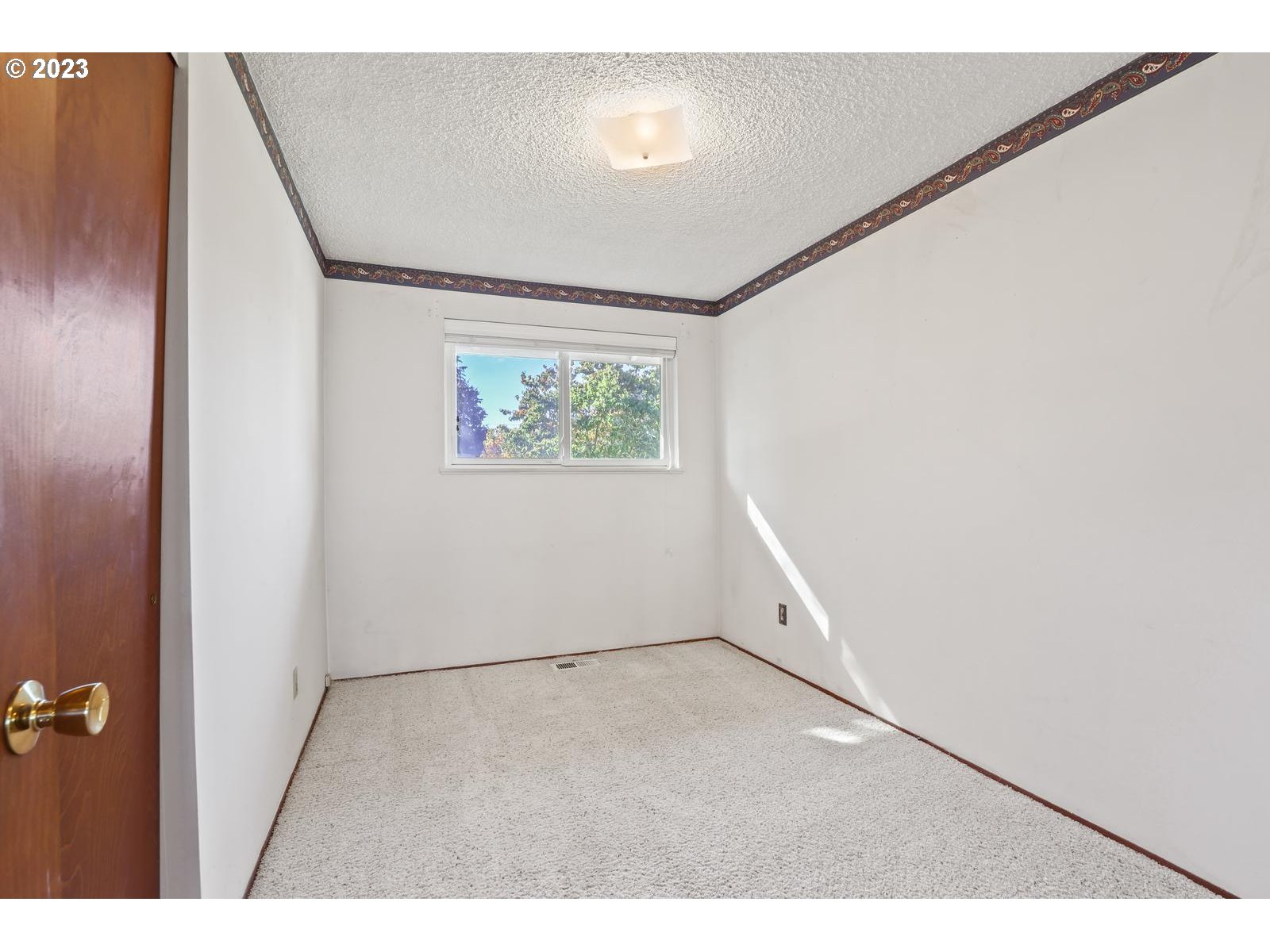23921 Southeast Oak Street Gresham, OR 97030 - Photo 43 of 46 an empty room with windows