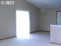 549 Nicholas Drive Springfield, OR 97477 - Photo 7 of 9 an empty room with a window