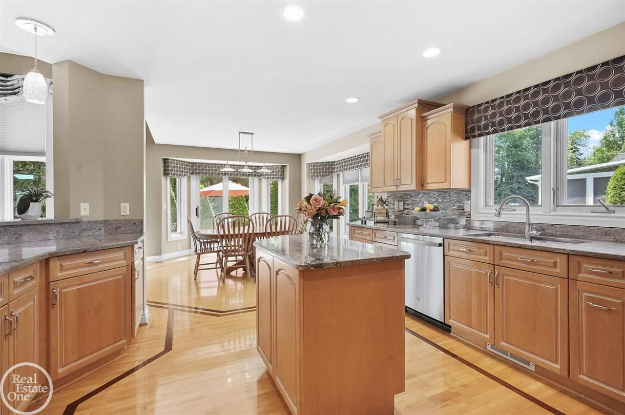 49446 Compass Point Drive Chesterfield, MI 48047 - Photo 8 of 50