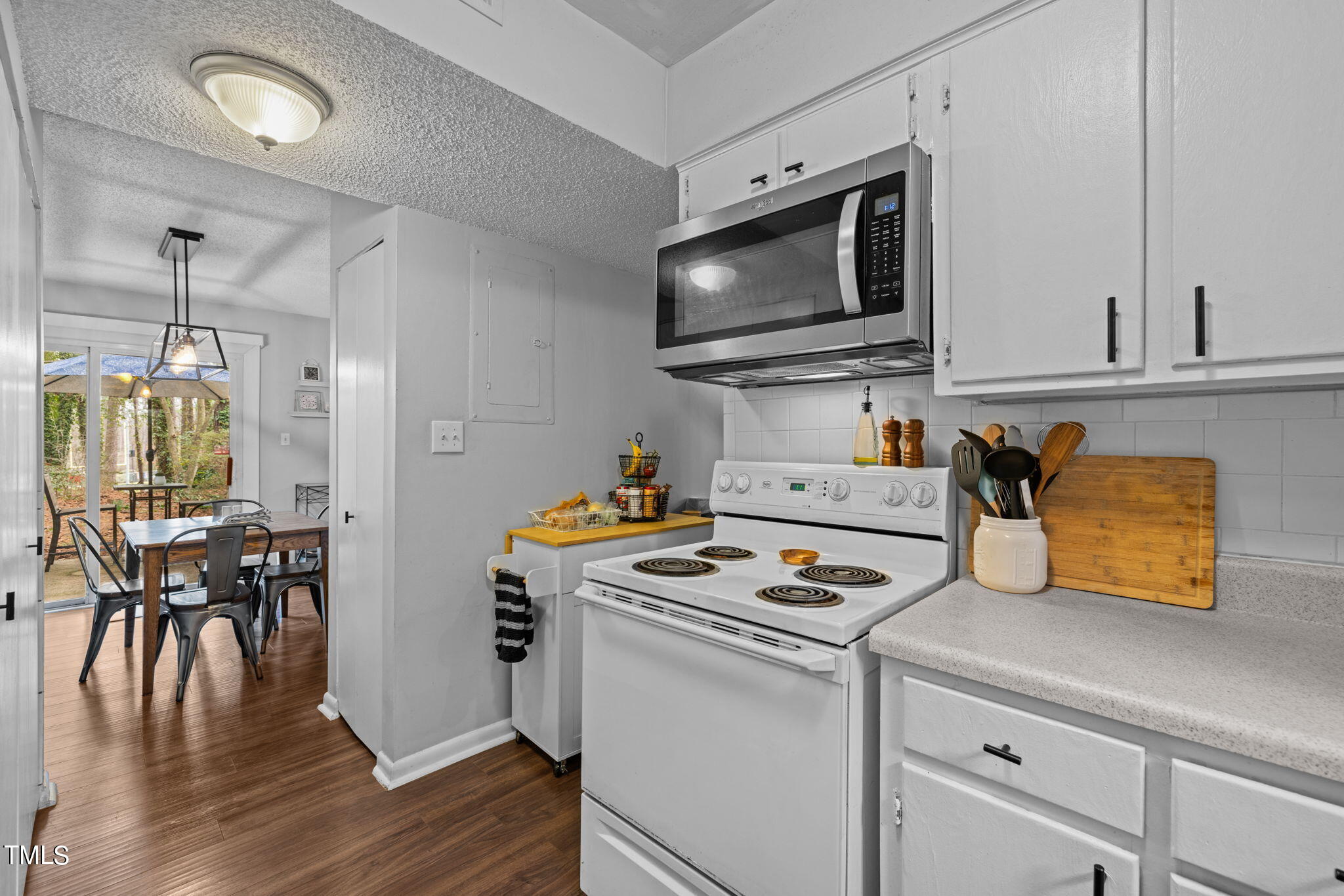 709 Godwin Court Raleigh, NC 27606 - Photo 12 of 31 18-web-or-mls-5Z8A9959