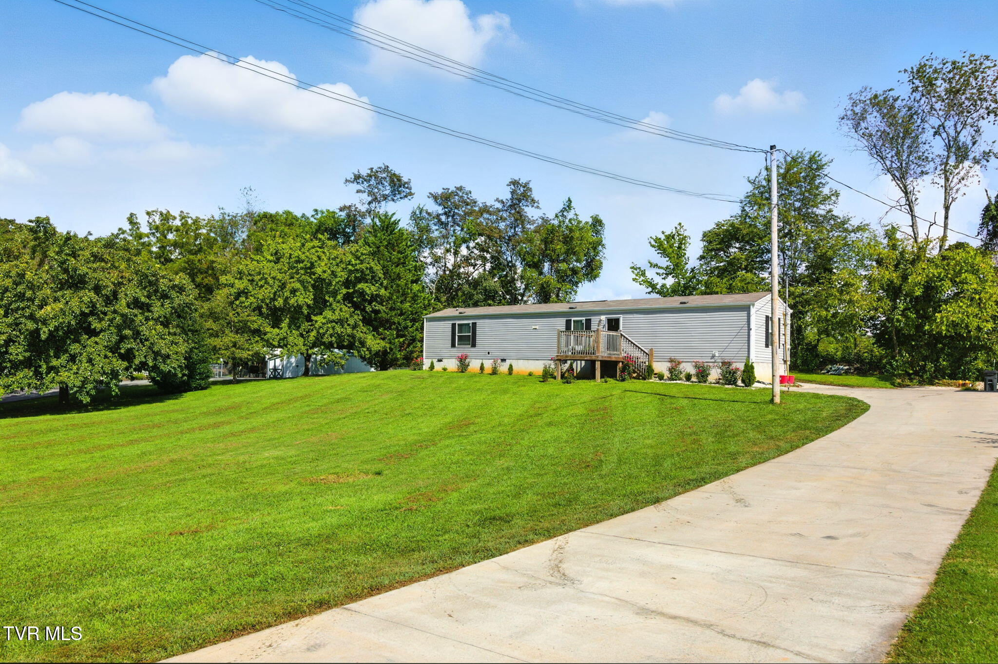 365 Roaming Drive Chuckey, TN 37641 - Photo 2 of 30 2-web-or-mls-DZ3A1622
