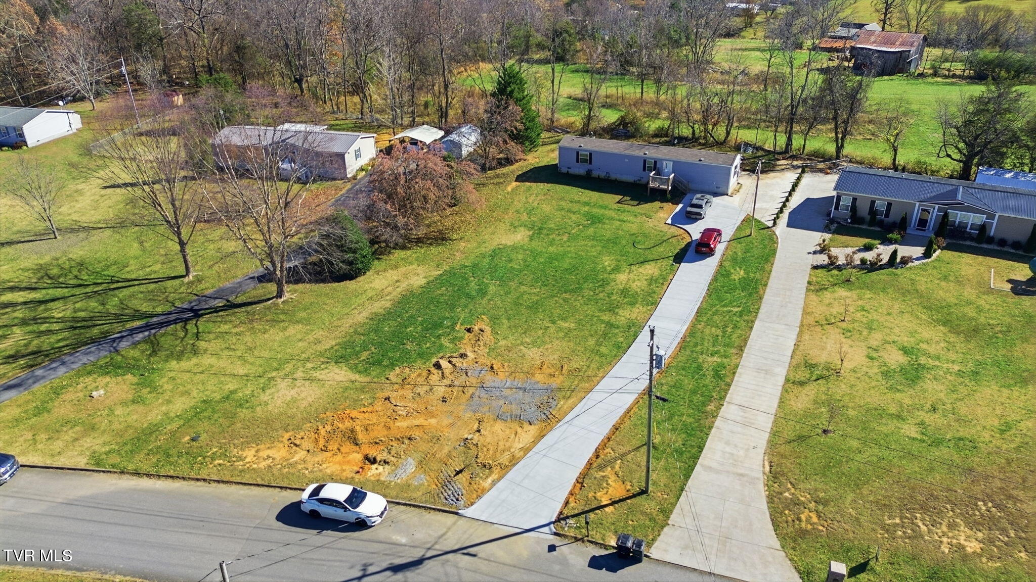 365 Roaming Drive Chuckey, TN 37641 - Photo 4 of 30 3-web-or-mls-DJI_0242