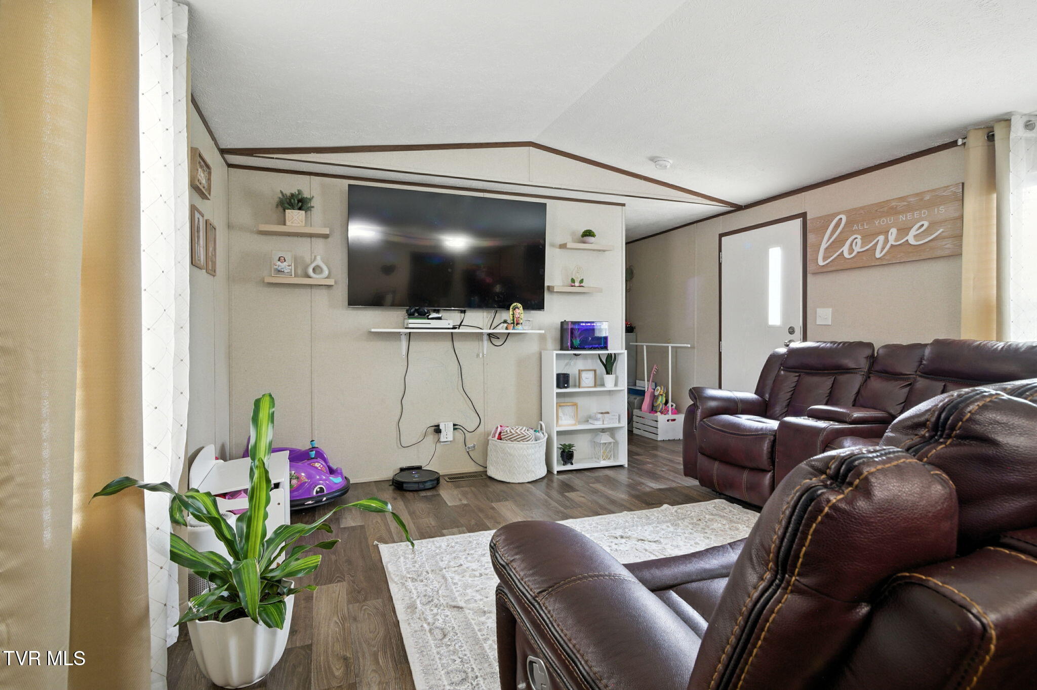 365 Roaming Drive Chuckey, TN 37641 - Photo 8 of 30 9-web-or-mls-DZ3A1658