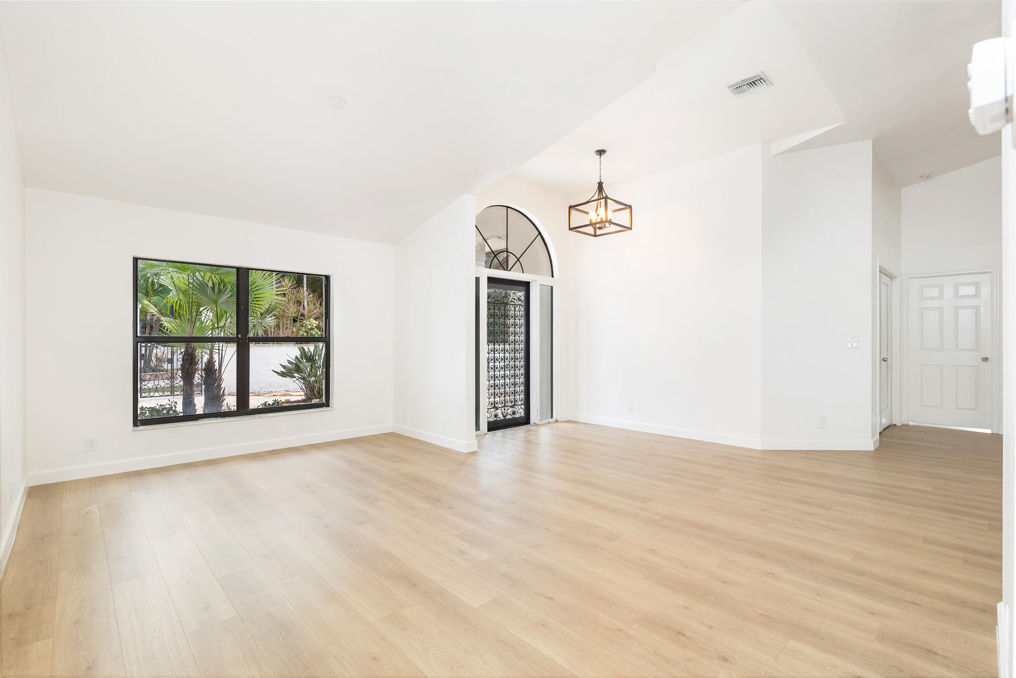 6725 Katherine Road West Palm Beach, FL 33413 - Photo 12 of 54 low-14