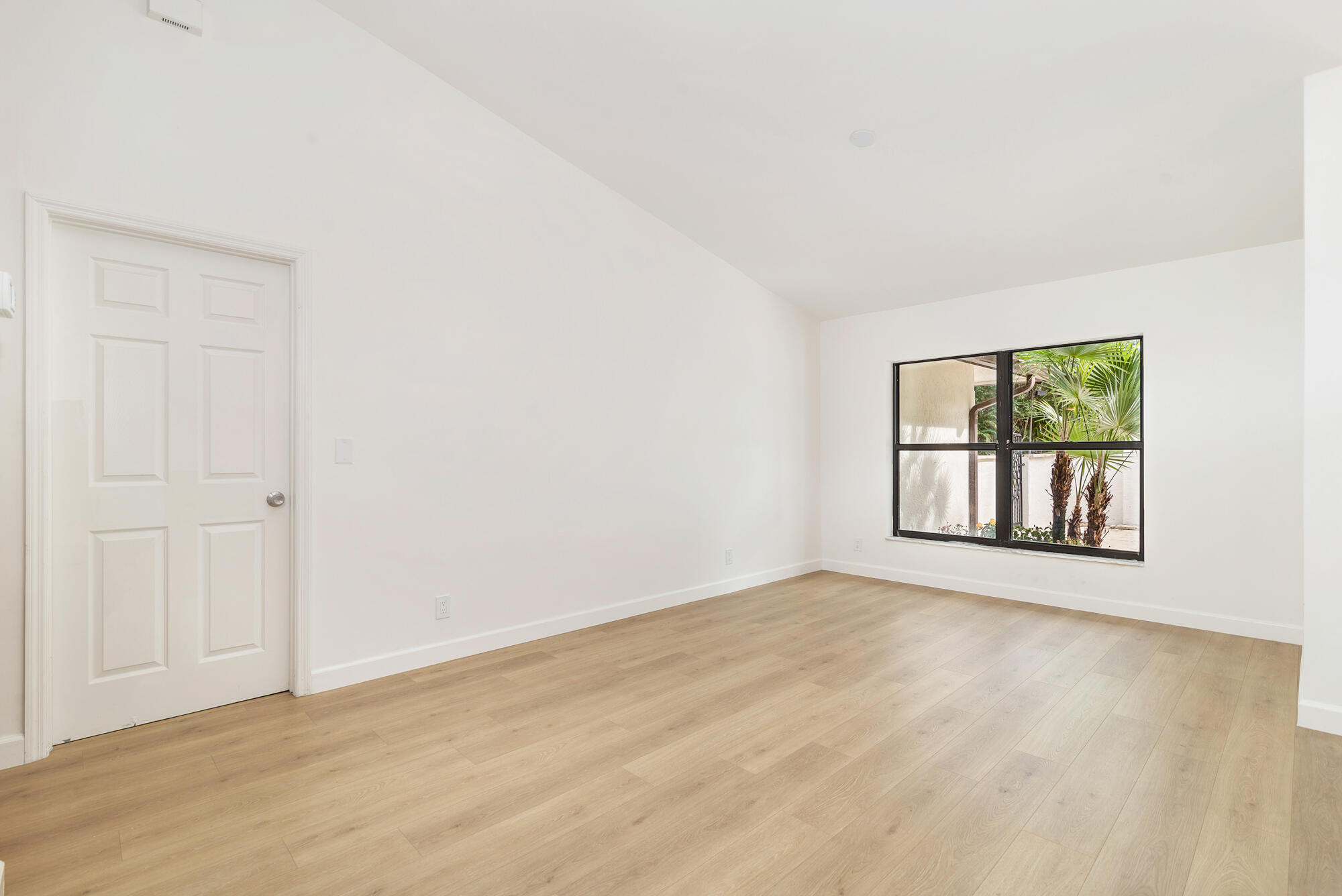 6725 Katherine Road West Palm Beach, FL 33413 - Photo 13 of 54 Dining Room
